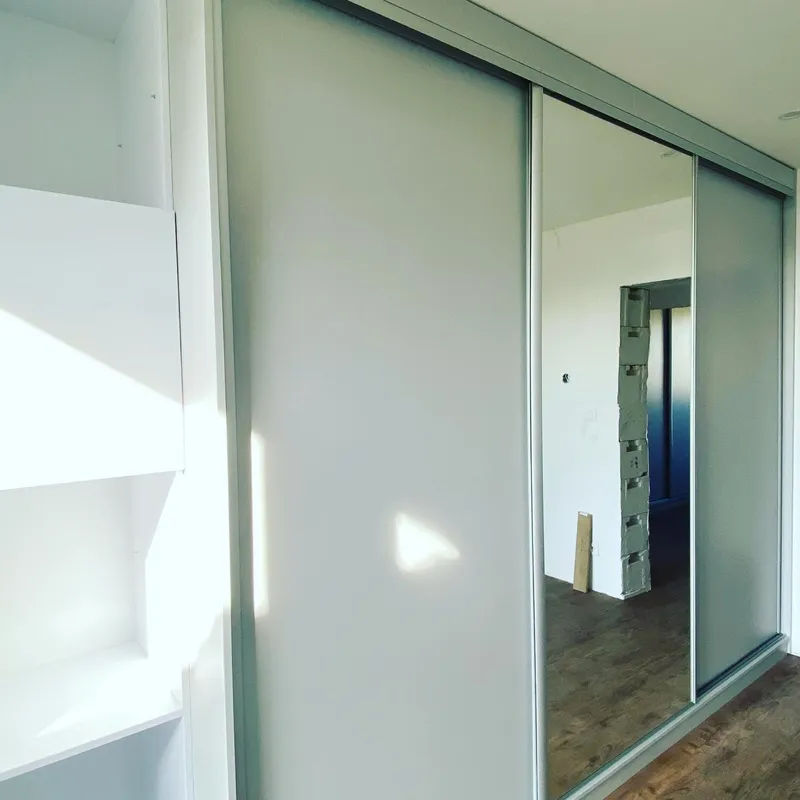 Vstavaná skriňa na mieru 3