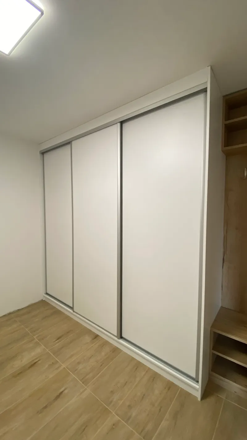 Vstavaná skriňa na mieru 22
