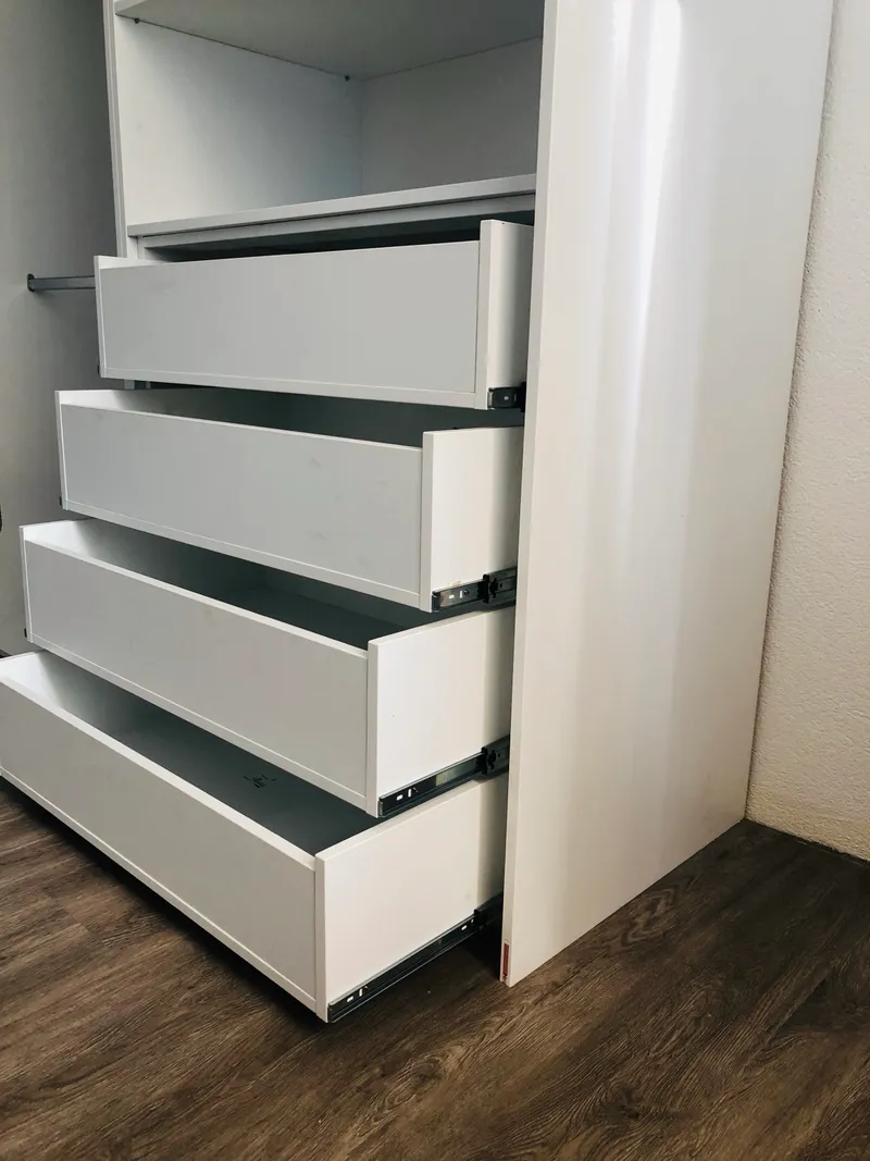 Vstavaná skriňa na mieru 35